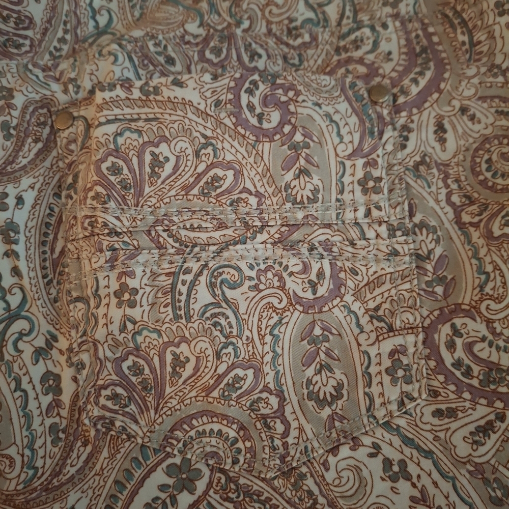 Bandolino Multicolor Paisley Shorts - Picture 9 of 10